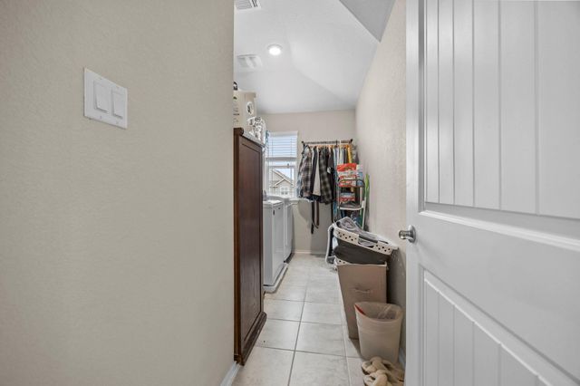 125 Danablu DR, Hutto, TX 78634