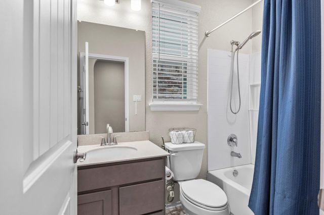 125 Danablu DR, Hutto, TX 78634