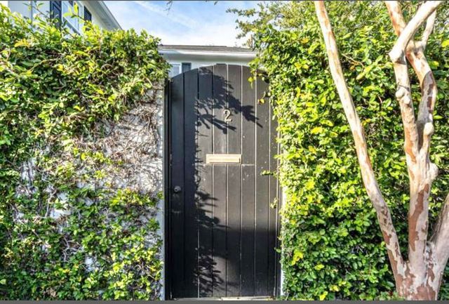 2 Poulnot Lane, Charleston, SC 29401