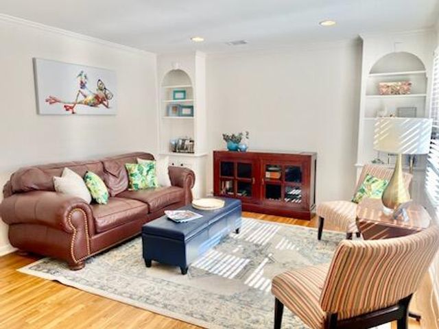 2 Poulnot Lane, Charleston, SC 29401