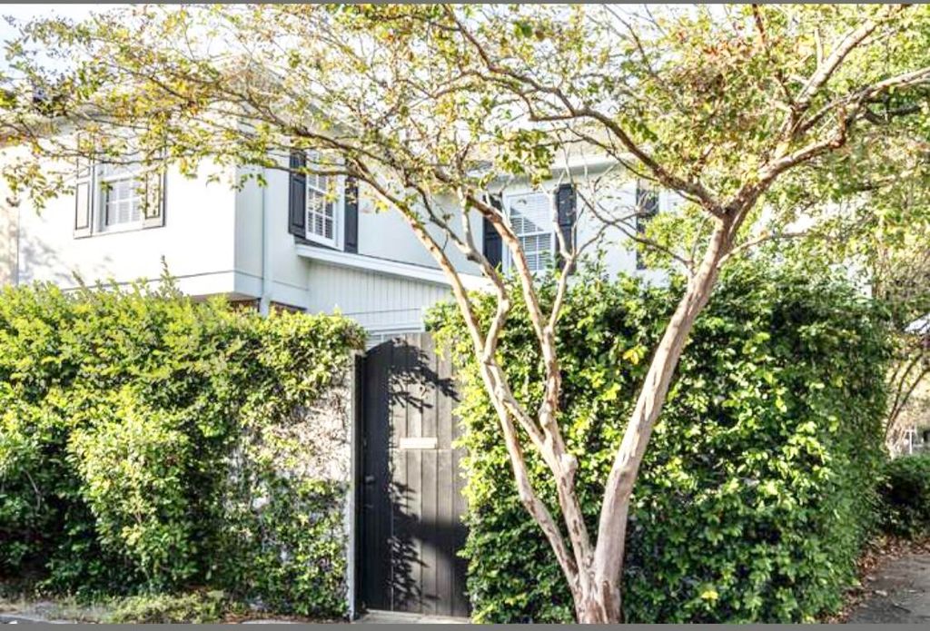 2 Poulnot Lane, Charleston, SC 29401