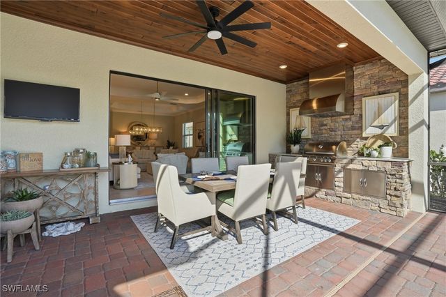 28071 Foxrock CT, Bonita Springs, FL 34135