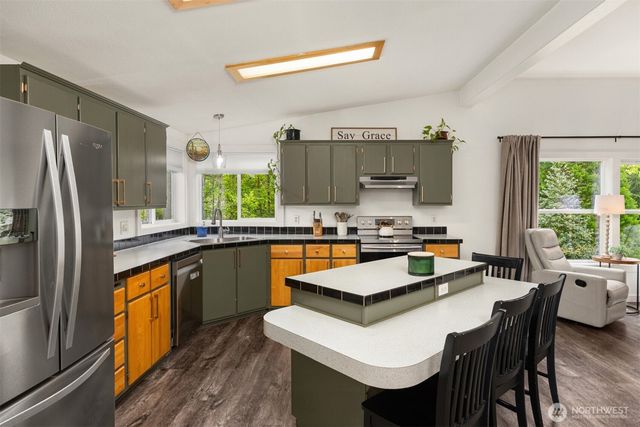 6009 NE Gunderson Road, Poulsbo, WA 98370