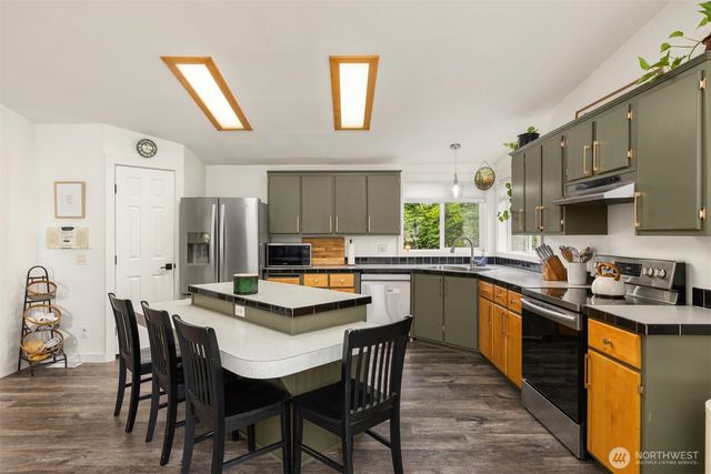 6009 NE Gunderson Road, Poulsbo, WA 98370