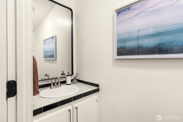 6009 NE Gunderson Road, Poulsbo, WA 98370