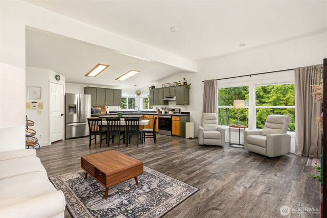 6009 NE Gunderson Road, Poulsbo, WA 98370