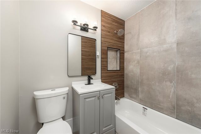 6194 Eldridge Boulevard, Bedford Heights, OH 44146