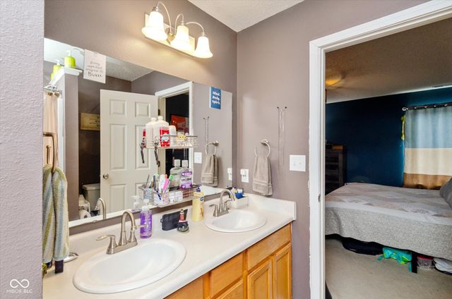 5726 Sweet River Drive, Indianapolis, IN 46221