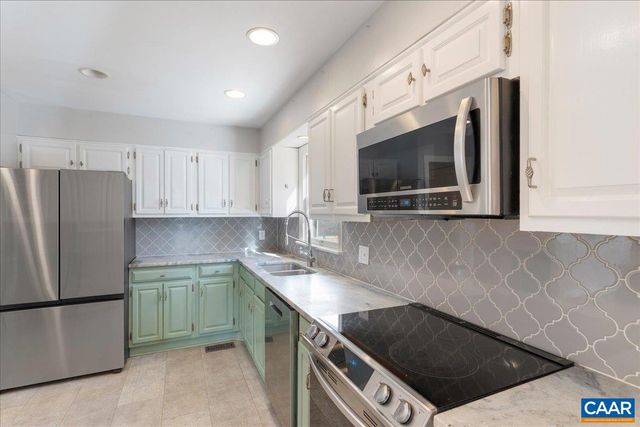 555 GILLUMS RIDGE RD, Charlottesville, VA 22903