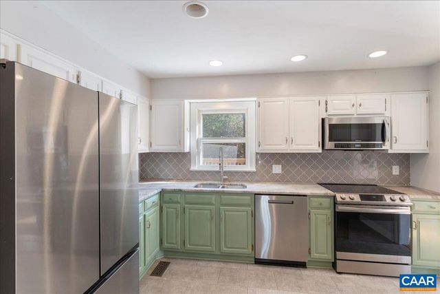 555 GILLUMS RIDGE RD, Charlottesville, VA 22903