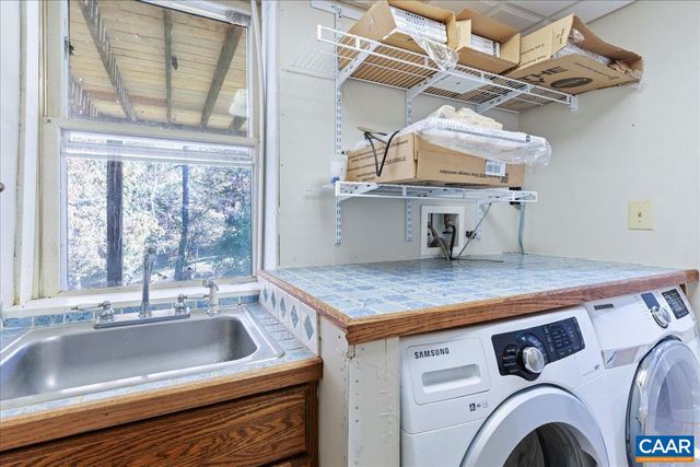 555 GILLUMS RIDGE RD, Charlottesville, VA 22903