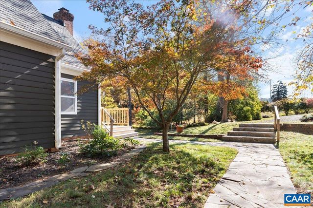 555 GILLUMS RIDGE RD, Charlottesville, VA 22903