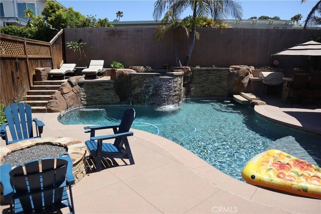 17132 Edgewater Lane, Huntington Beach, CA 92649