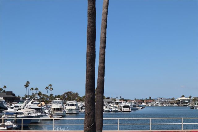 17132 Edgewater Lane, Huntington Beach, CA 92649