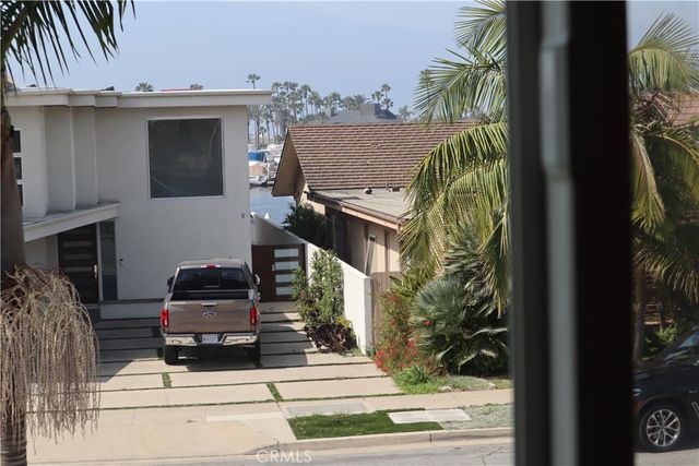 17132 Edgewater Lane, Huntington Beach, CA 92649