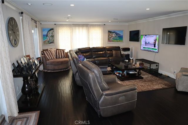 17132 Edgewater Lane, Huntington Beach, CA 92649