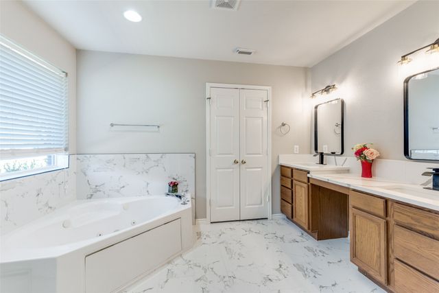 921 Corry A Edwards Drive, Kennedale, TX 76060