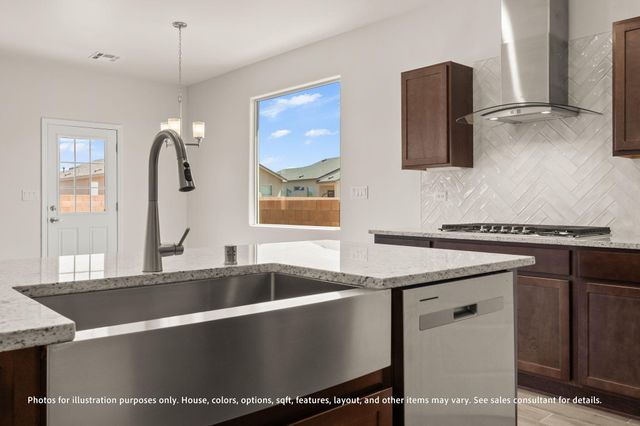 6 Avenida Merida, Los Lunas, NM 87031