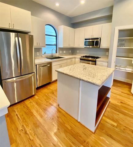 223 W 26th Street E, Houston, TX 77008