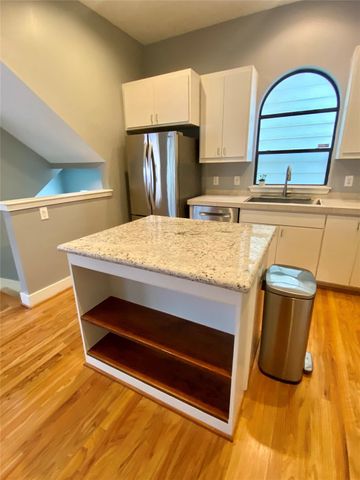 223 W 26th Street E, Houston, TX 77008