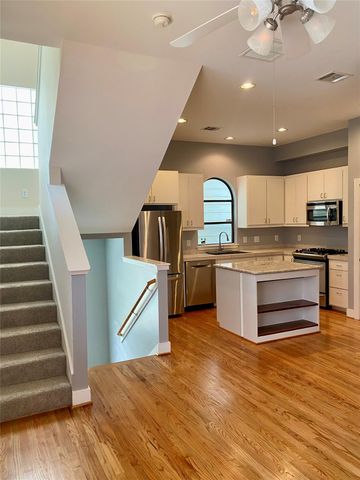 223 W 26th Street E, Houston, TX 77008