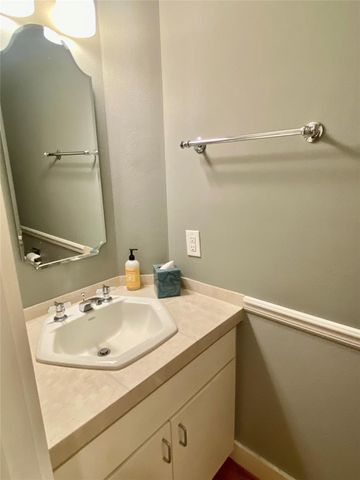 223 W 26th Street E, Houston, TX 77008