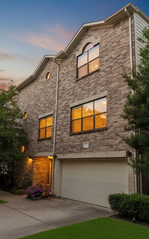 223 W 26th Street E, Houston, TX 77008