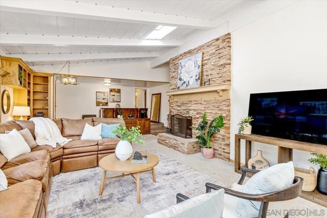877 Montview Drive, Escondido, CA 92025