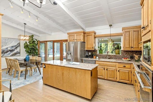 877 Montview Drive, Escondido, CA 92025