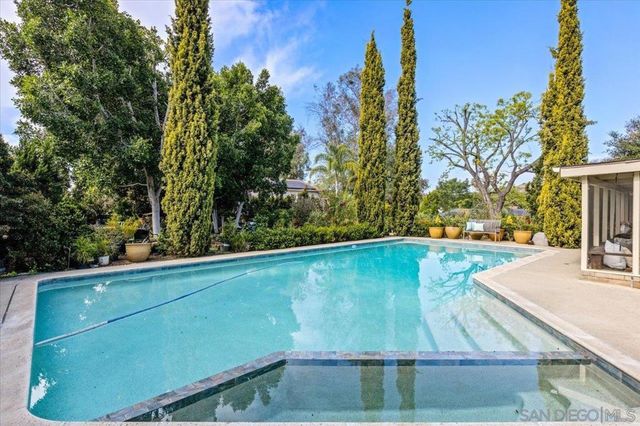 877 Montview Drive, Escondido, CA 92025