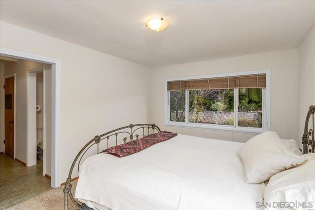 877 Montview Drive, Escondido, CA 92025
