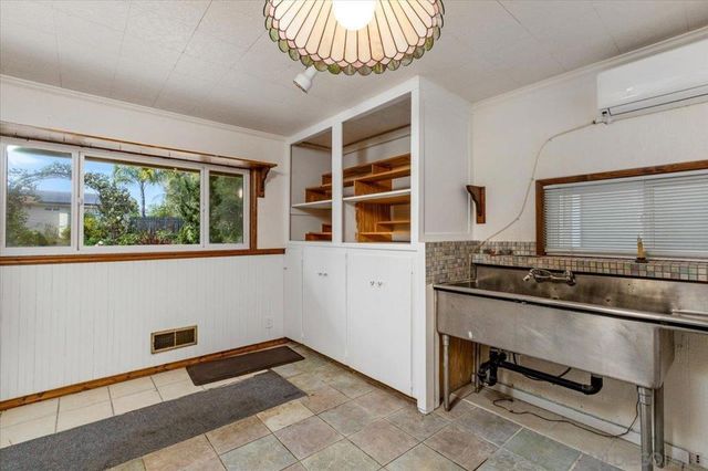 877 Montview Drive, Escondido, CA 92025