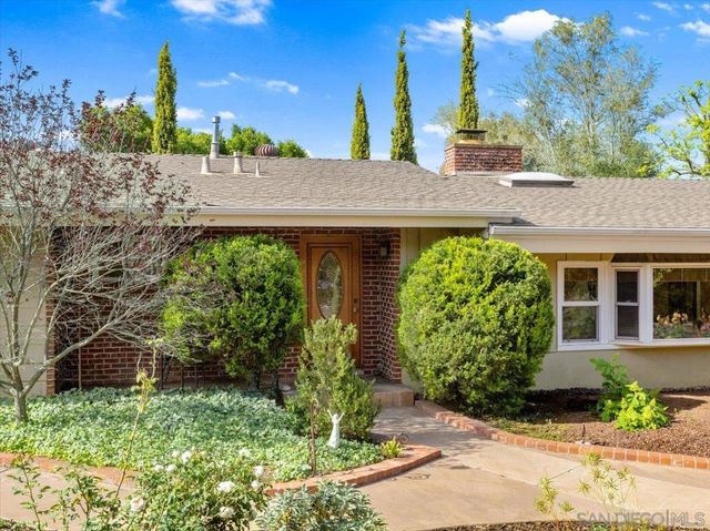 877 Montview Drive, Escondido, CA 92025