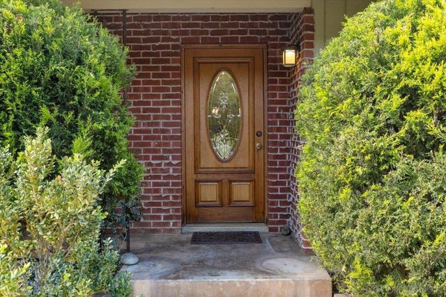 877 Montview Drive, Escondido, CA 92025