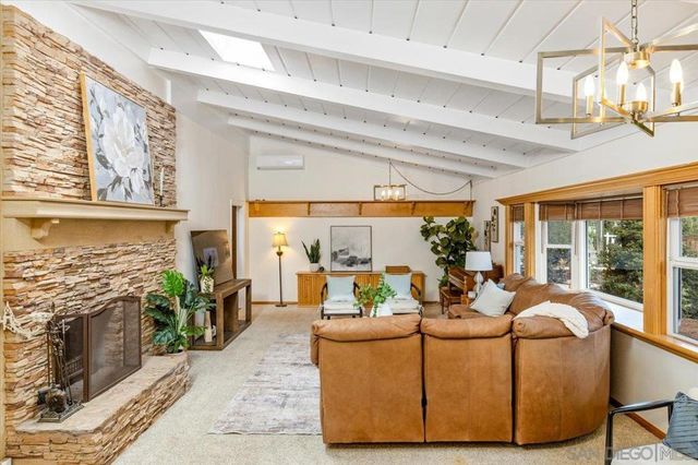 877 Montview Drive, Escondido, CA 92025