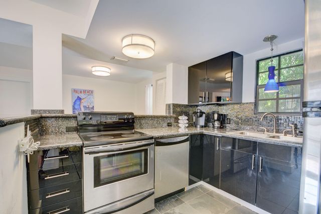 713 Sunset Road, West Palm Beach, FL 33401