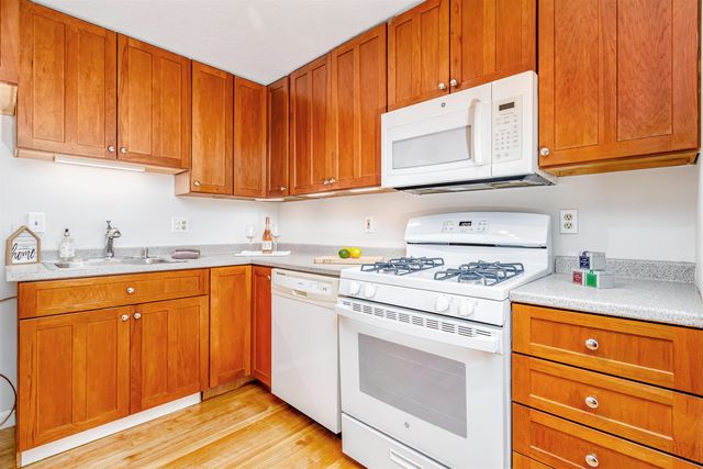 3 Cranleigh Mews, Nashua, NH 03063