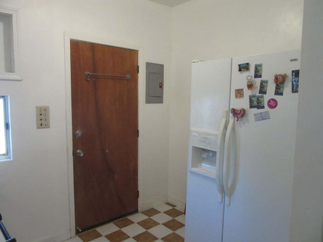 61 E Ellis St, Stockton, CA 95204