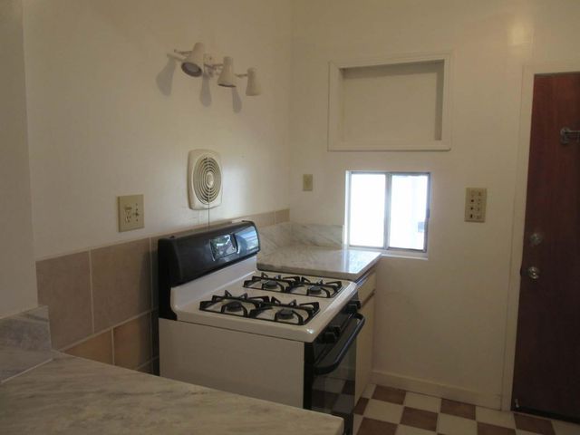 61 E Ellis St, Stockton, CA 95204