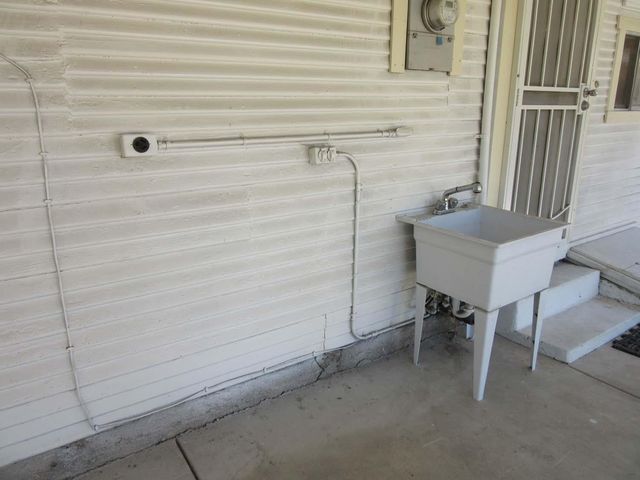 61 E Ellis St, Stockton, CA 95204