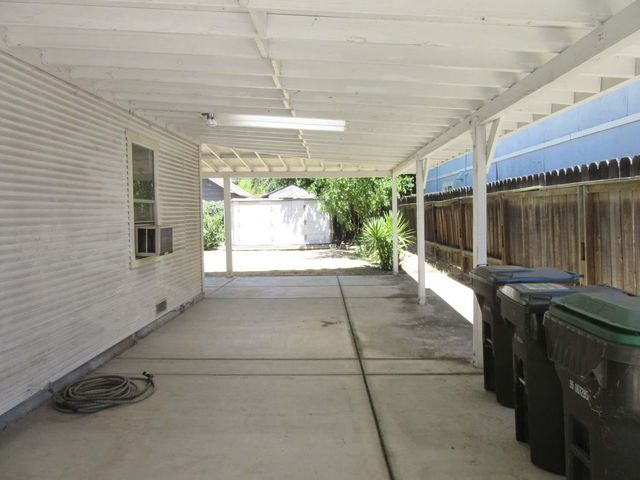 61 E Ellis St, Stockton, CA 95204