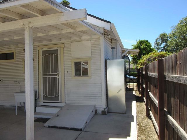61 E Ellis St, Stockton, CA 95204