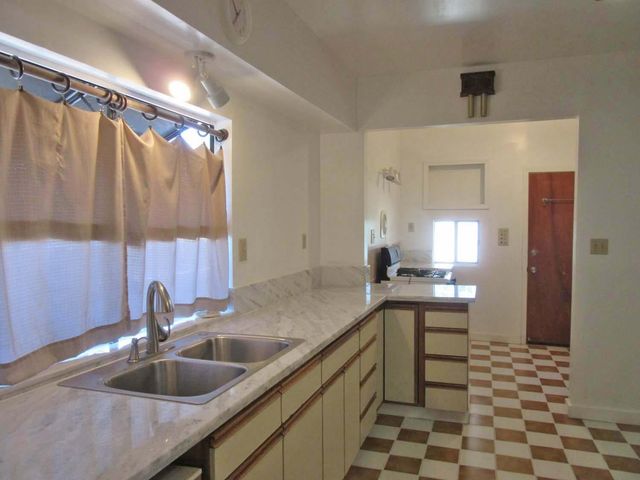 61 E Ellis St, Stockton, CA 95204