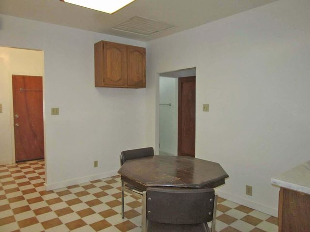 61 E Ellis St, Stockton, CA 95204