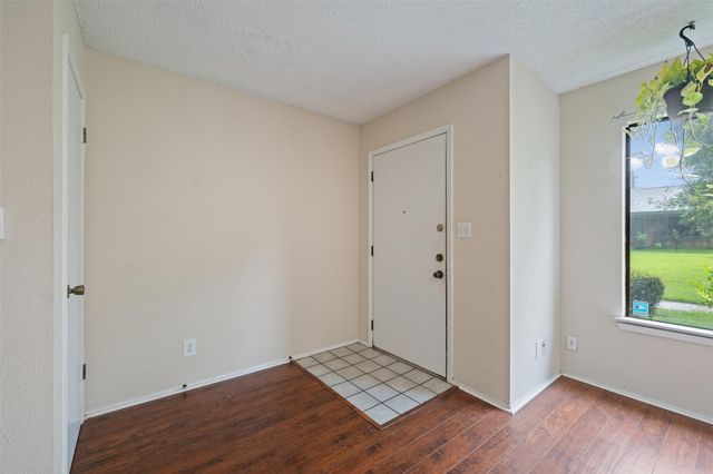 904 SILVER QUAIL LN, Austin, TX 78758