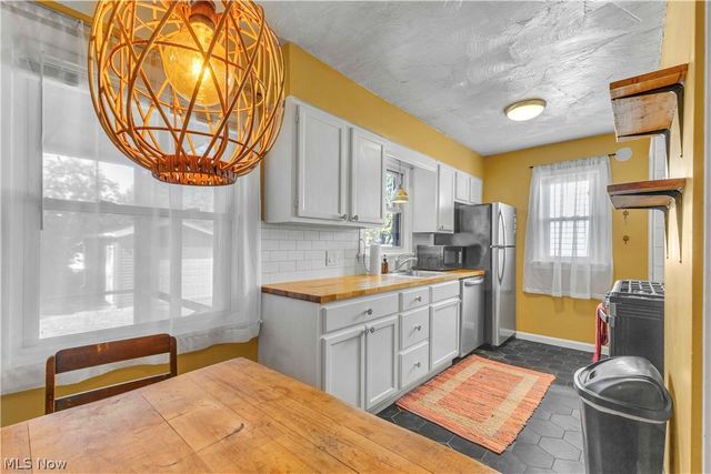 3396 W 151st Street, Cleveland, OH 44111