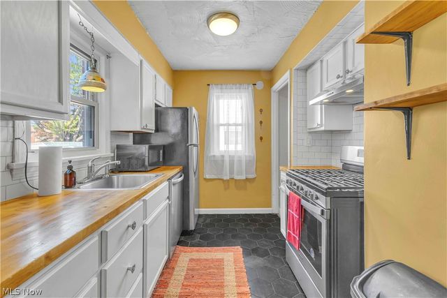 3396 W 151st Street, Cleveland, OH 44111