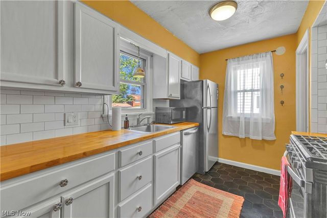 3396 W 151st Street, Cleveland, OH 44111