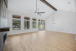 390 Crosswater LN, Dripping Springs, TX 78620