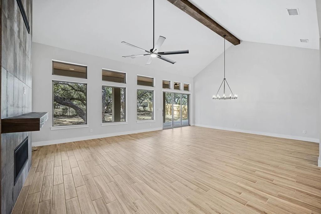 390 Crosswater LN, Dripping Springs, TX 78620